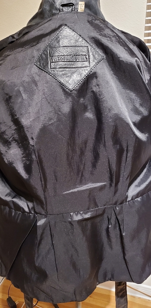 100% Leather Jacket - Picture 8 of 9